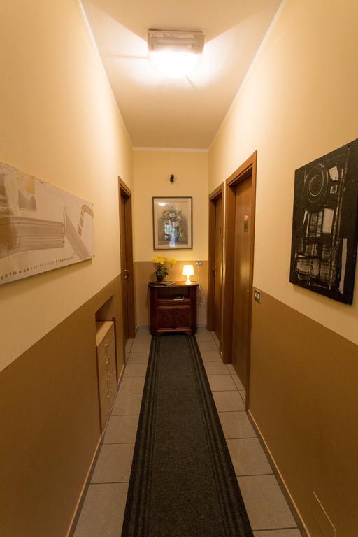 Hotel Pontenuovo Merone Kültér fotó